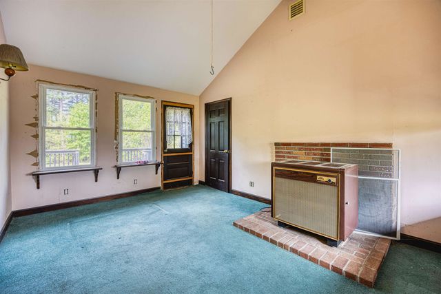 95 Gilcreast Road, Londonderry, NH 03053