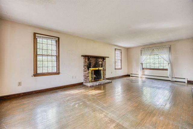 95 Gilcreast Road, Londonderry, NH 03053