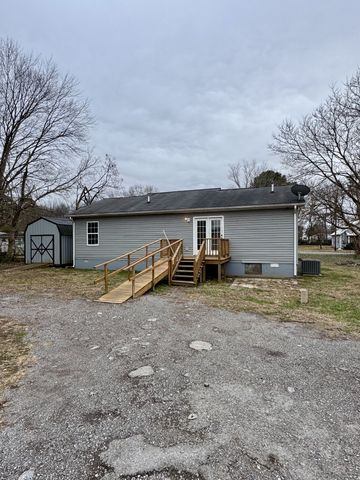 506 3rd St, Lawrenceburg, TN 38464
