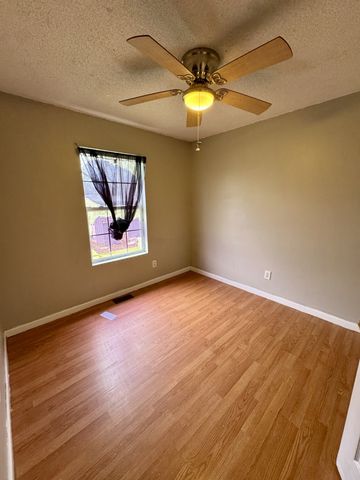 506 3rd St, Lawrenceburg, TN 38464