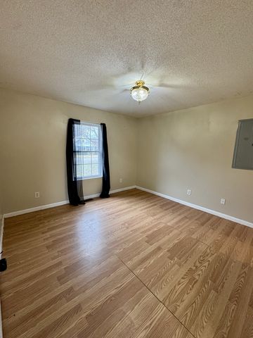 506 3rd St, Lawrenceburg, TN 38464