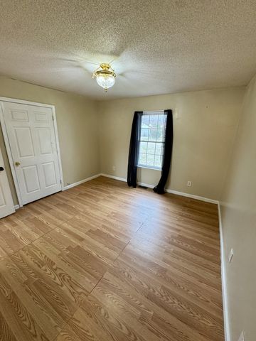 506 3rd St, Lawrenceburg, TN 38464