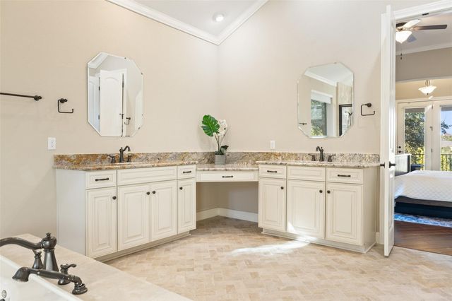 407 Bella Montagna CIR, Lakeway, TX 78734