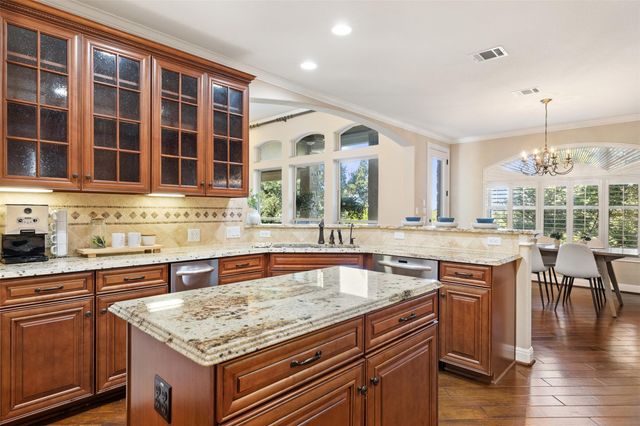 407 Bella Montagna CIR, Lakeway, TX 78734