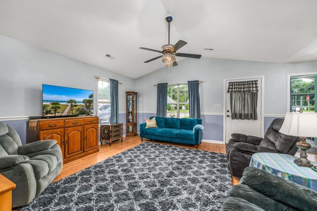 1001 Chateau Dr., Conway, SC 29526