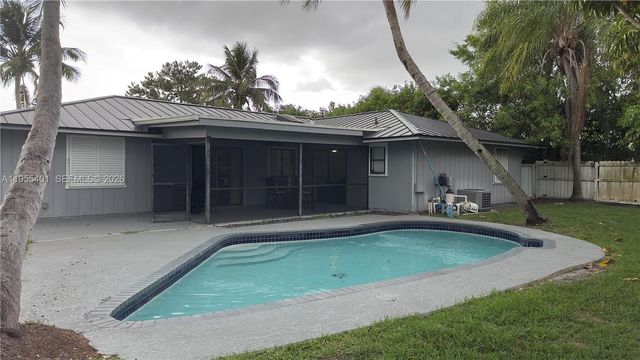 323 W Canterbury Dr W, Riviera Beach, FL 33407