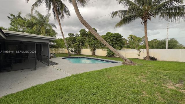323 W Canterbury Dr W, Riviera Beach, FL 33407