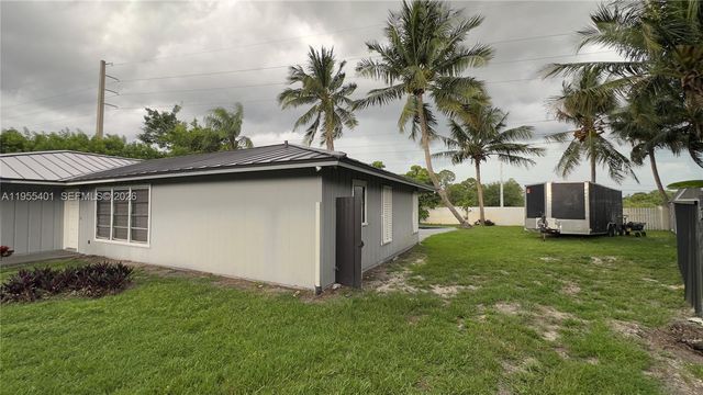 323 W Canterbury Dr W, Riviera Beach, FL 33407