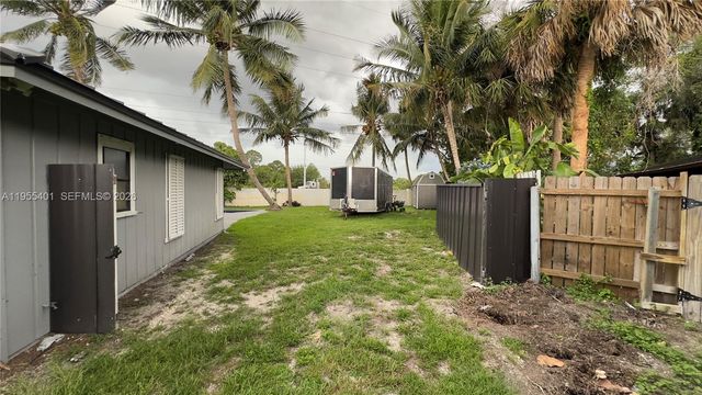 323 W Canterbury Dr W, Riviera Beach, FL 33407