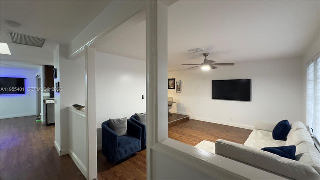 323 W Canterbury Dr W, Riviera Beach, FL 33407