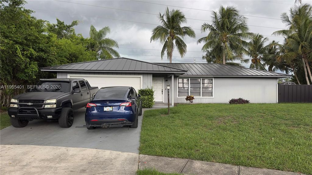 323 W Canterbury Dr W, Riviera Beach, FL 33407