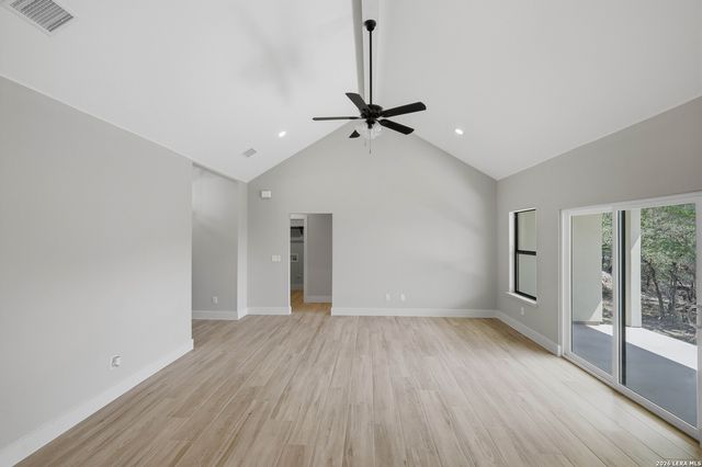 1750 Cottonwood Rd, Fischer, TX 78623