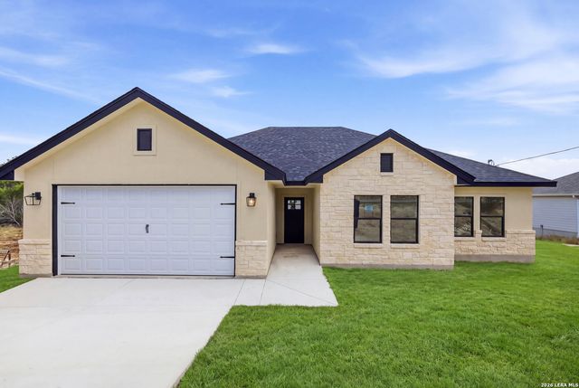 1750 Cottonwood Rd, Fischer, TX 78623