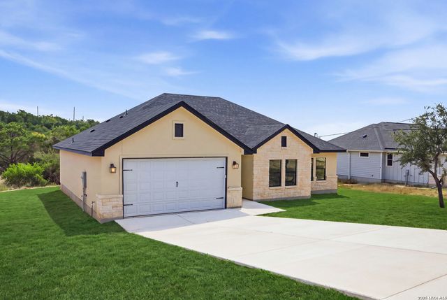 1750 Cottonwood Rd, Fischer, TX 78623