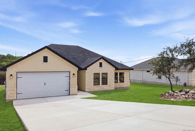 1750 Cottonwood Rd, Fischer, TX 78623