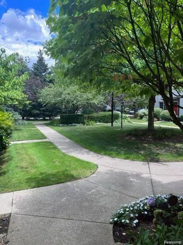 1722 Graefield Road 46, Birmingham, MI 48009