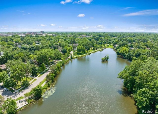 1722 Graefield Road 46, Birmingham, MI 48009