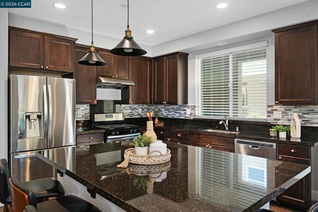 601 Tierney Pl, Martinez, CA 94553