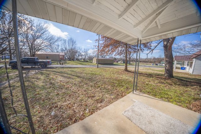 104 W Oak Street, Urbana, MO 65767