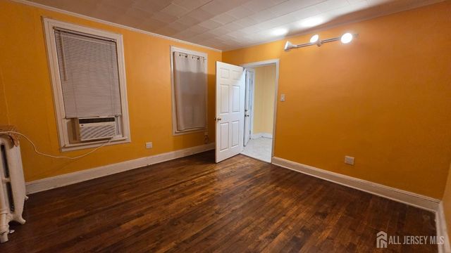 26 Harvey Street, New Brunswick, NJ 08901