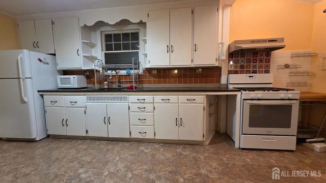 26 Harvey Street, New Brunswick, NJ 08901