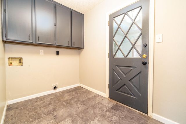 14 Seminole Lane, West Columbia, TX 77486