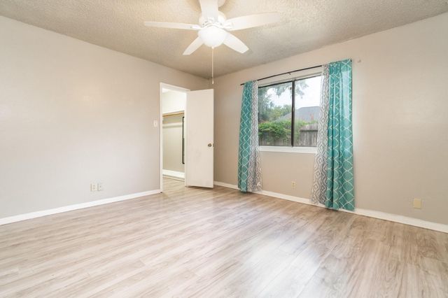 14 Seminole Lane, West Columbia, TX 77486