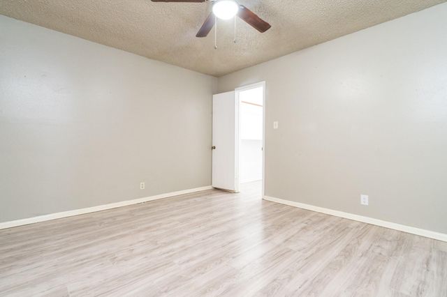 14 Seminole Lane, West Columbia, TX 77486