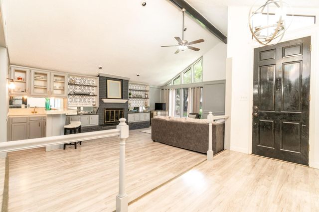 14 Seminole Lane, West Columbia, TX 77486