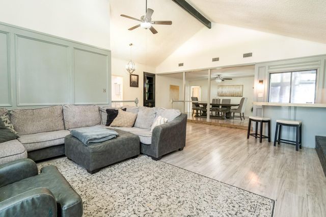 14 Seminole Lane, West Columbia, TX 77486