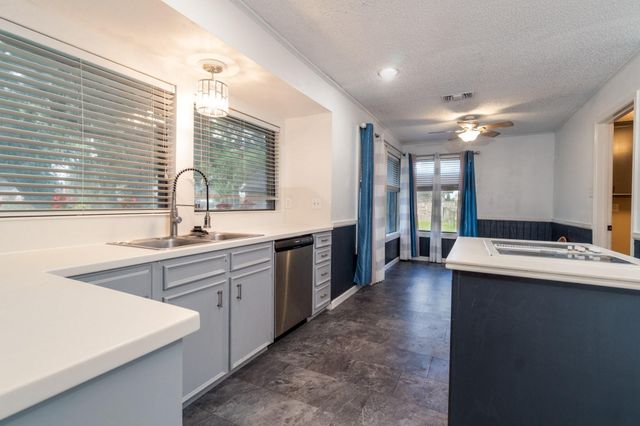 14 Seminole Lane, West Columbia, TX 77486