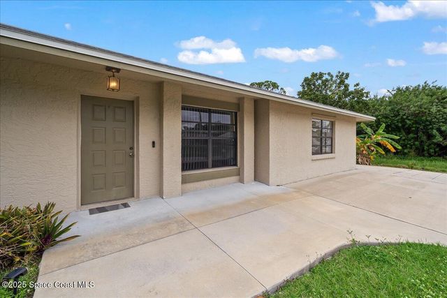 701 Elmont Street NW, Palm Bay, FL 32907