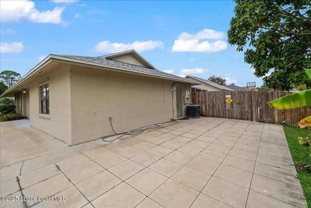 701 Elmont Street NW, Palm Bay, FL 32907