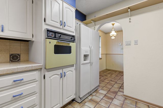 100 Linden Lane, Hewitt, TX 76643