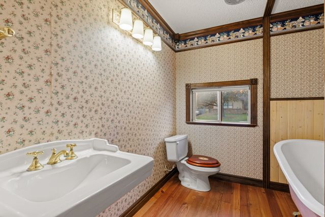 100 Linden Lane, Hewitt, TX 76643