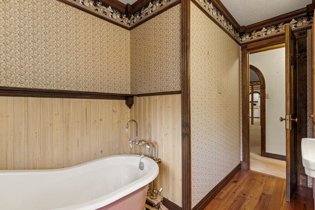 100 Linden Lane, Hewitt, TX 76643