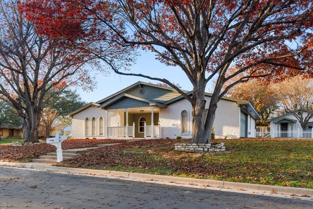 100 Linden Lane, Hewitt, TX 76643