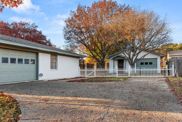 100 Linden Lane, Hewitt, TX 76643