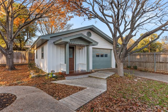 100 Linden Lane, Hewitt, TX 76643