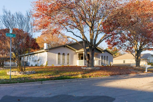 100 Linden Lane, Hewitt, TX 76643