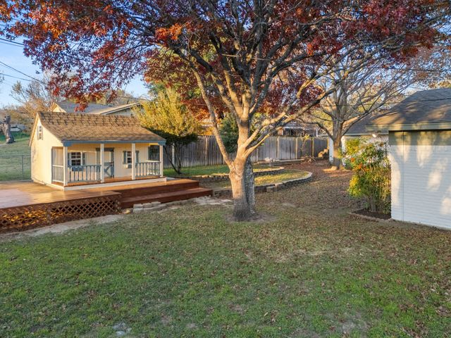 100 Linden Lane, Hewitt, TX 76643