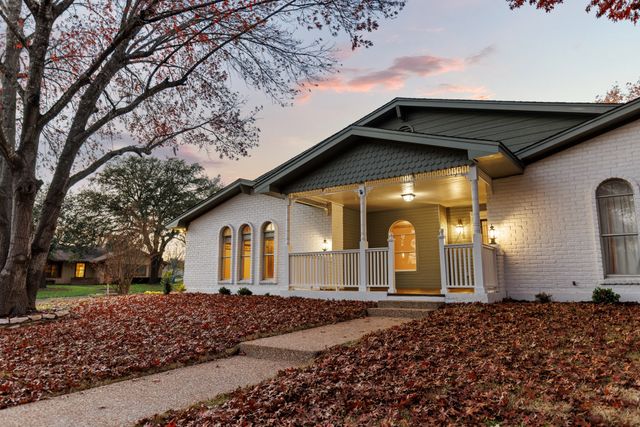 100 Linden Lane, Hewitt, TX 76643