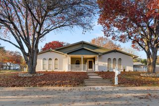 100 Linden Lane, Hewitt, TX 76643