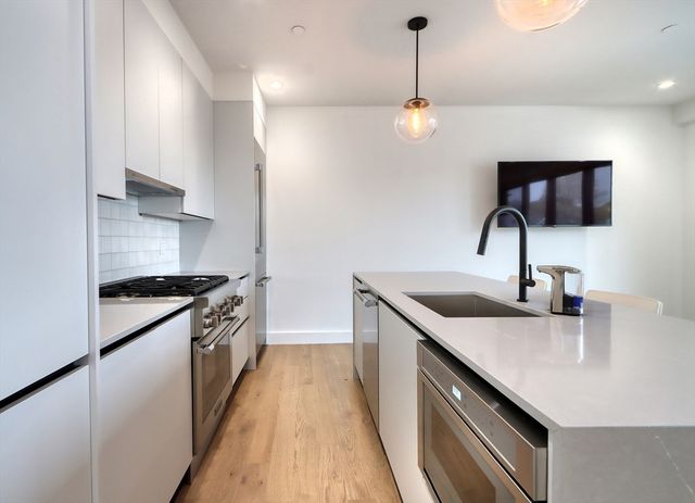 472 West Broadway 204, Boston, MA 02127