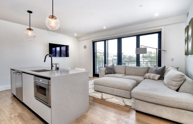 472 West Broadway 204, Boston, MA 02127