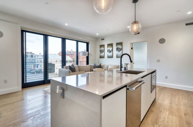 472 West Broadway 204, Boston, MA 02127