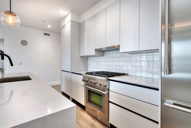 472 West Broadway 204, Boston, MA 02127