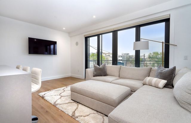 472 West Broadway 204, Boston, MA 02127