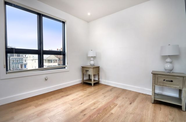 472 West Broadway 204, Boston, MA 02127