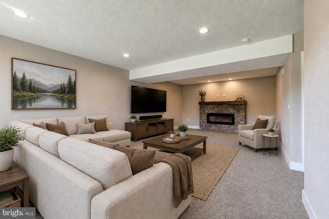442 WENDEL RD, Irwin, PA 15642